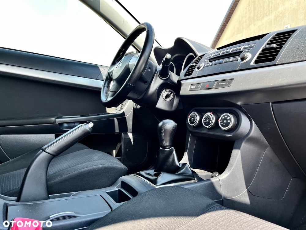 Mitsubishi Lancer 1.5 Invite - 24