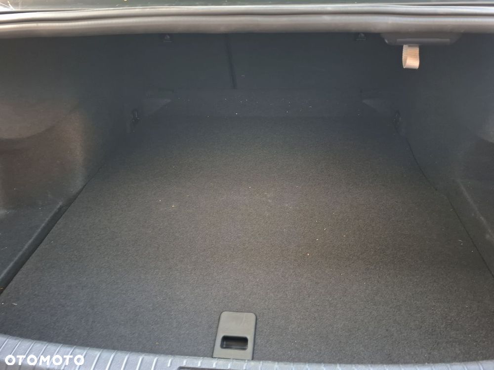 Volkswagen Passat - 20