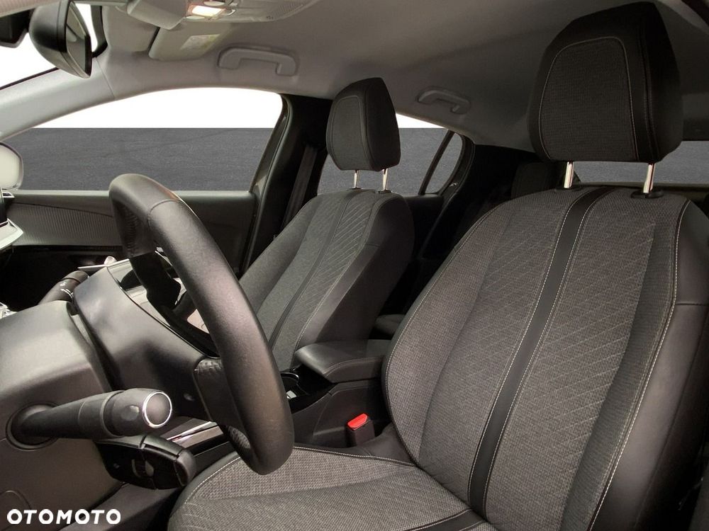 Peugeot 208 - 17