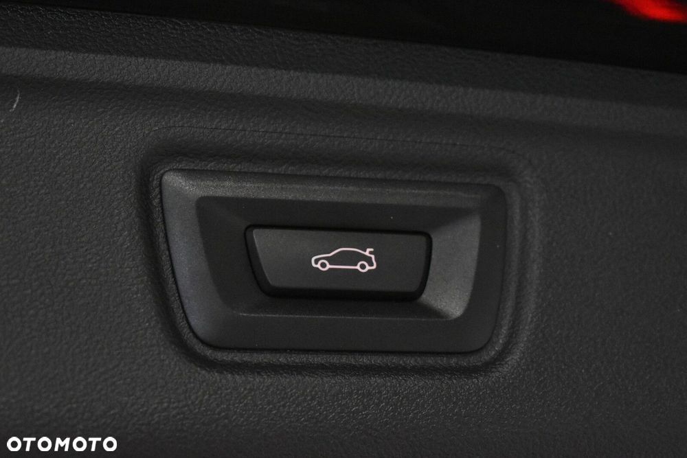 BMW Seria 3 330i xDrive M Sport sport - 22