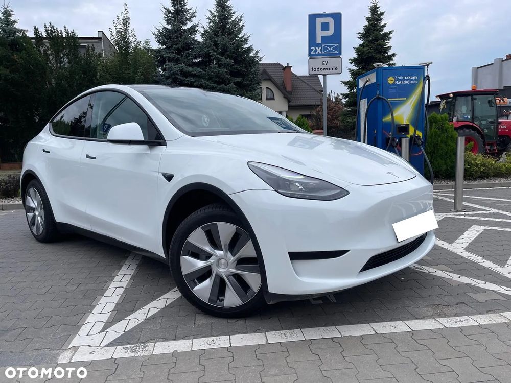 Tesla Model Y 2024 photo 2