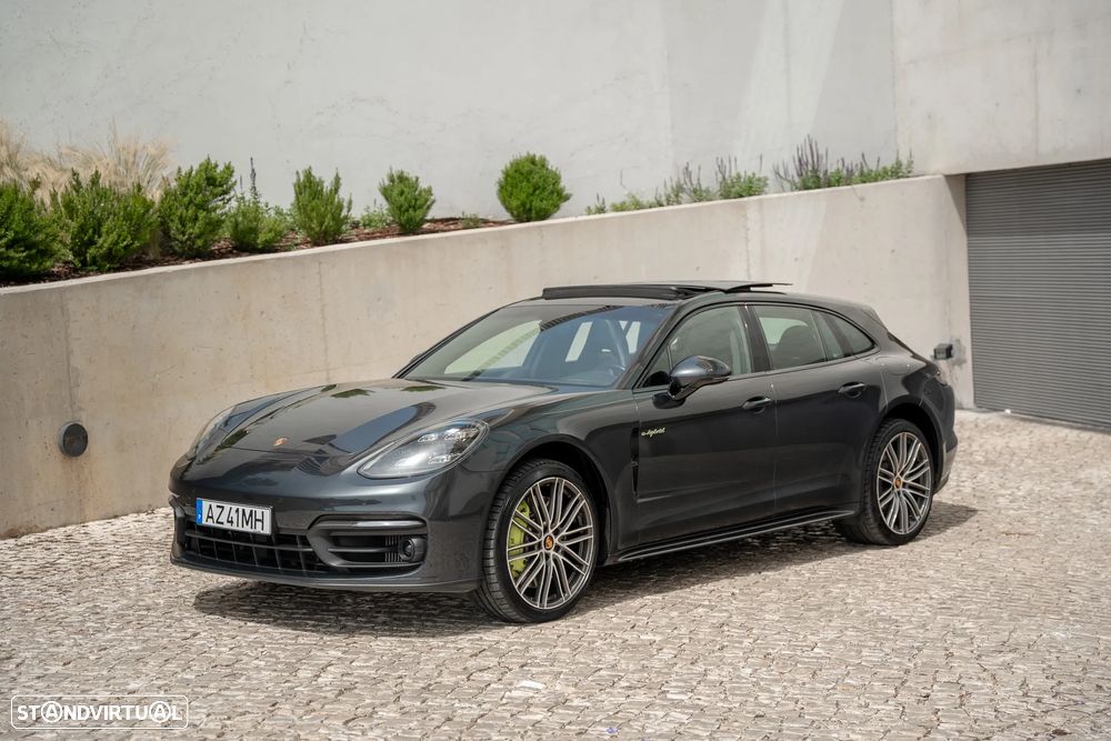 Porsche Panamera Sport Turismo - 1