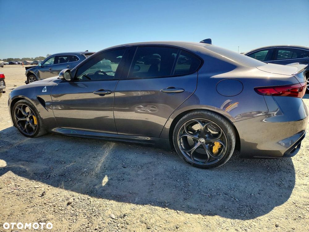 Alfa Romeo Giulia 2.9 V6 Bi-Turbo AT8 Quadrifoglio - 4