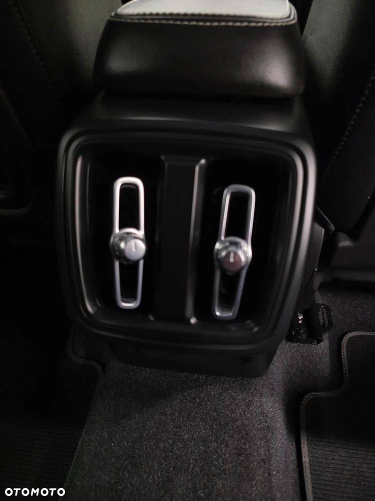 Volvo XC 40 D3 SCR R-Design - 21