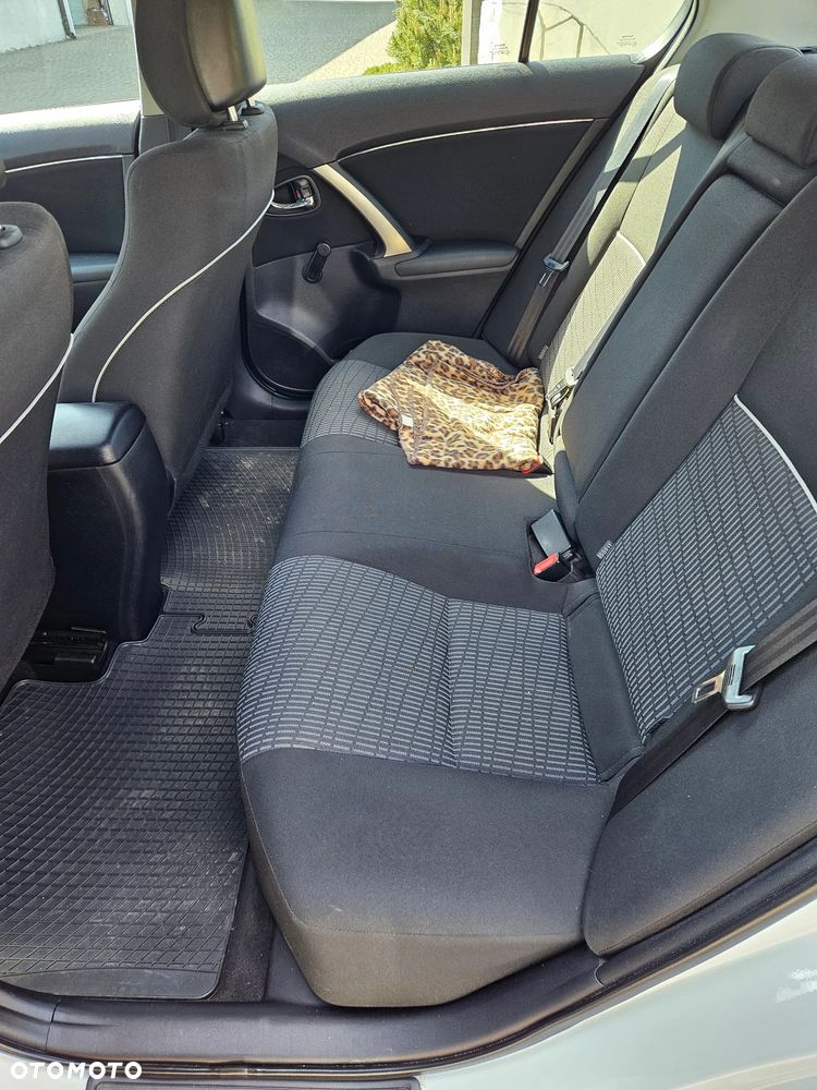 Toyota Avensis 1.6 Active - 13