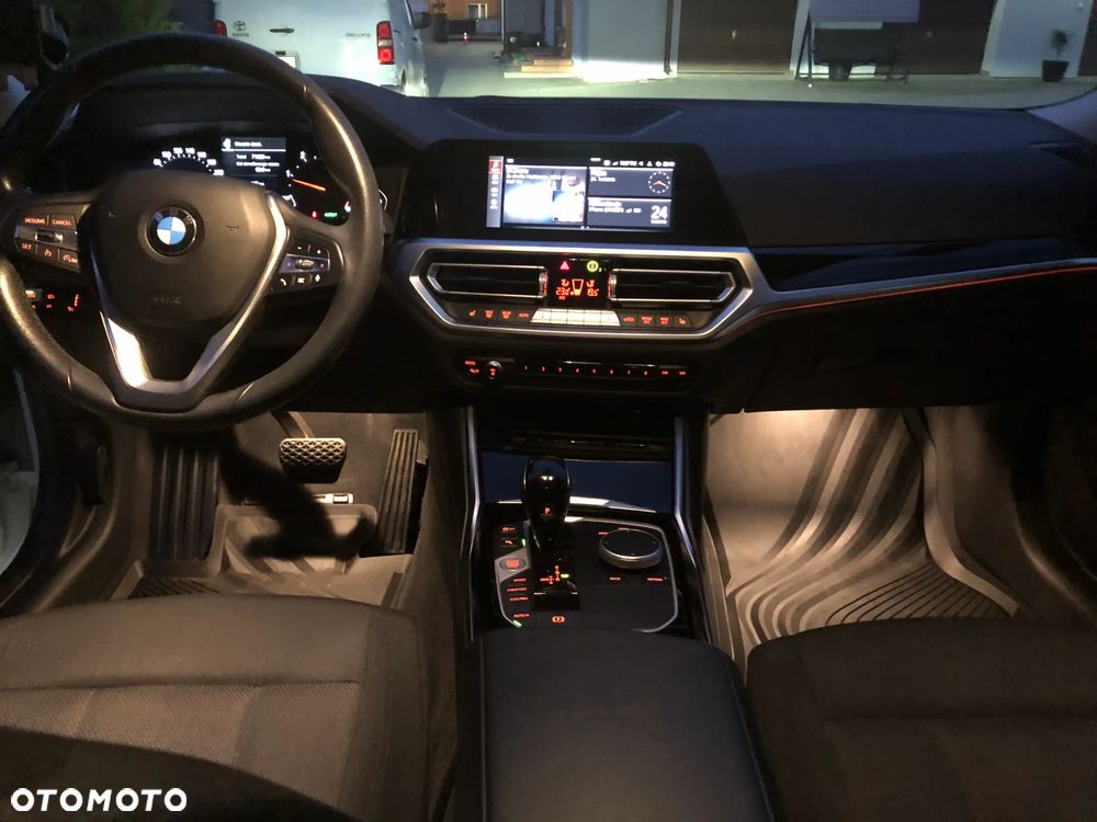 BMW Seria 3 318d MHEV Advantage - 25