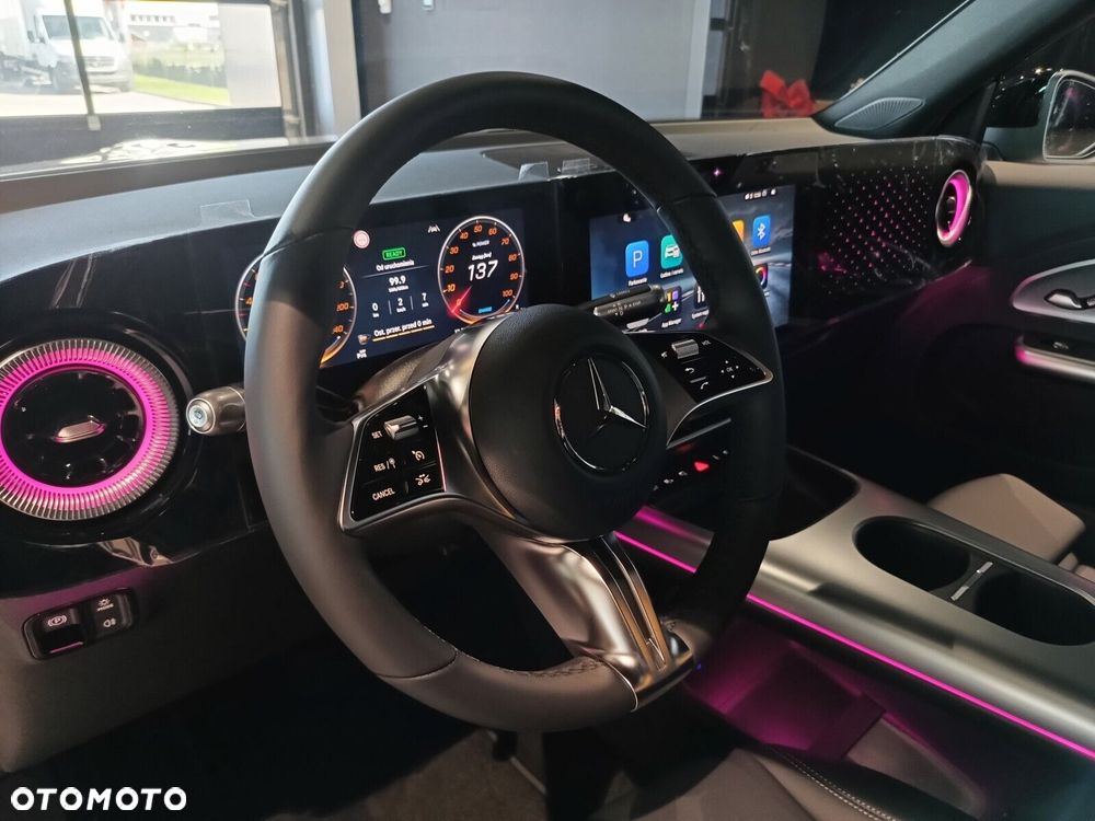 Mercedes-Benz GLB - 12