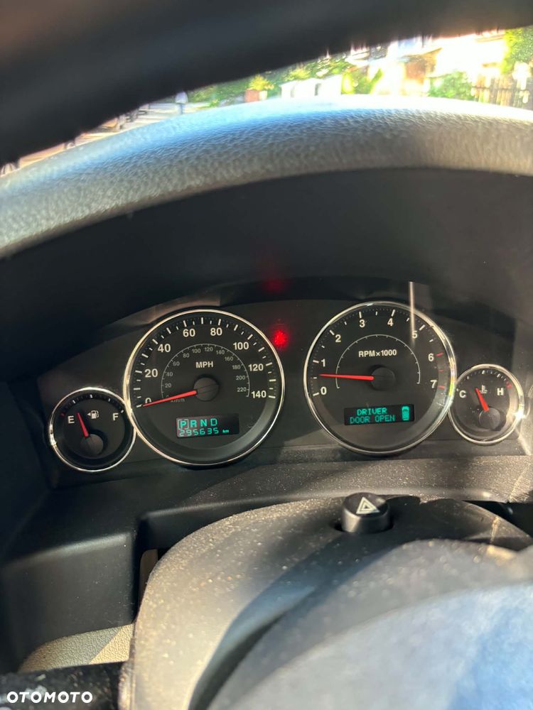 Jeep Commander 5.7 V8 Limited - 25