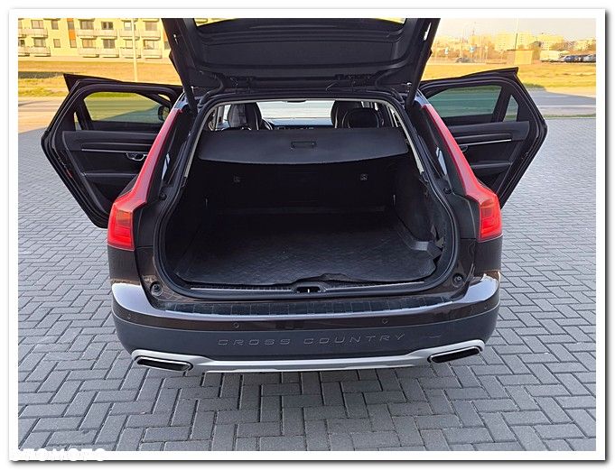 Volvo V90 Cross Country - 18