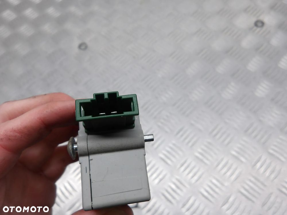 AUDI A2 1.4 TDI 99-05r. SIŁOWNIK ZAMKA KLAPY BAGAZNIKA 8Z0962115 - 4