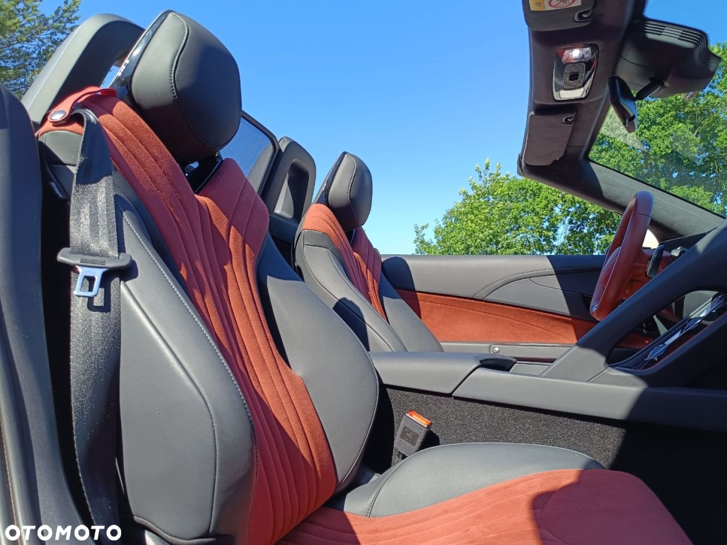 MG Cyberster 77kWh AWD Czerwony Dach - 33