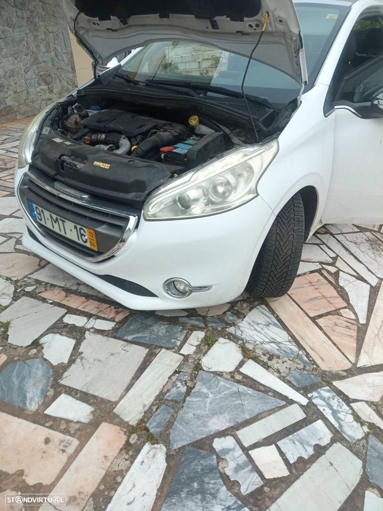 Peugeot 208 1.6 e-HDi Allure - 10