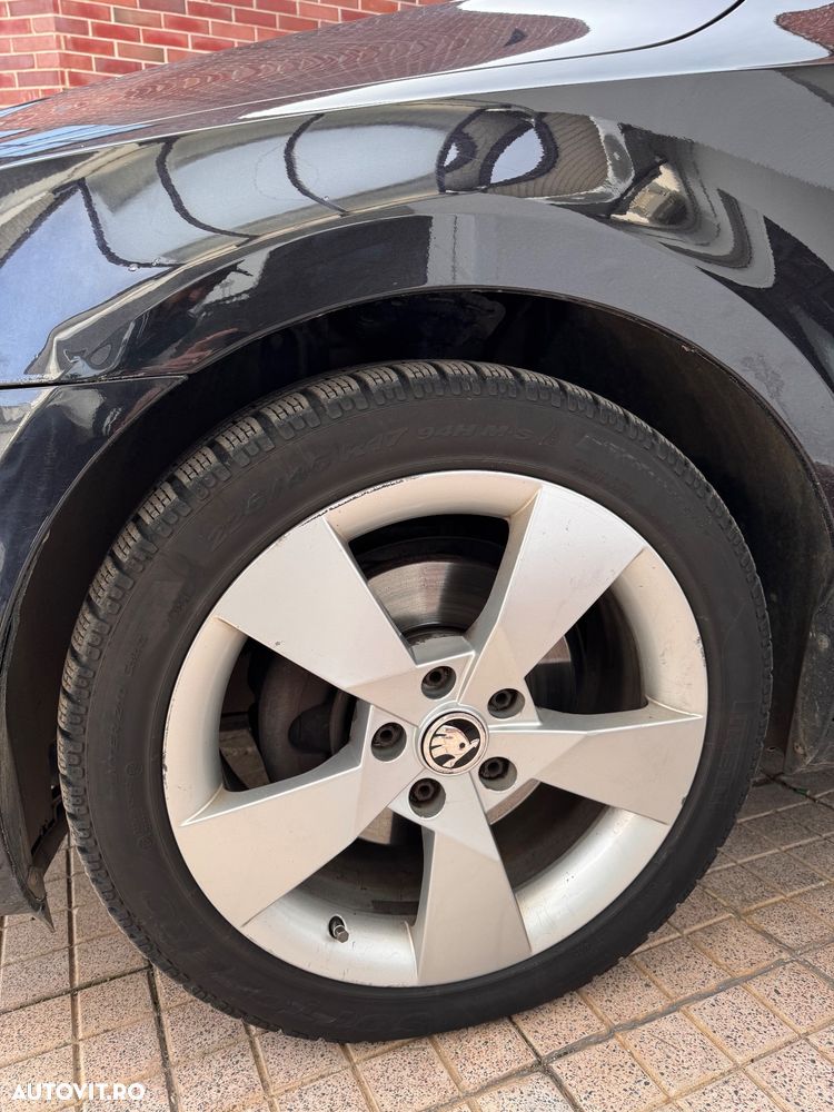 Skoda Octavia 2.0 TDI DSG RS - 2