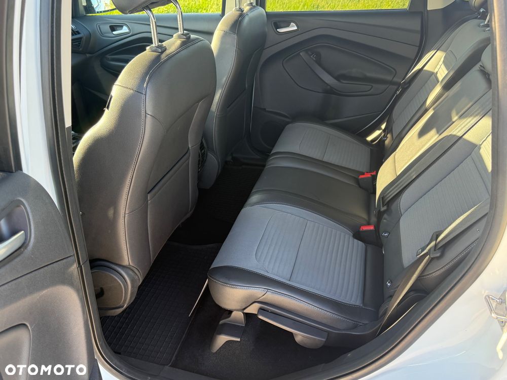 Ford Kuga 2.0 TDCi 2x4 Titanium - 22