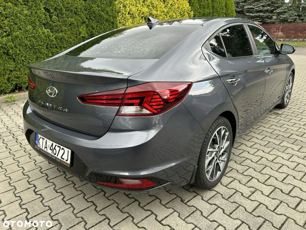 Hyundai Elantra - 4