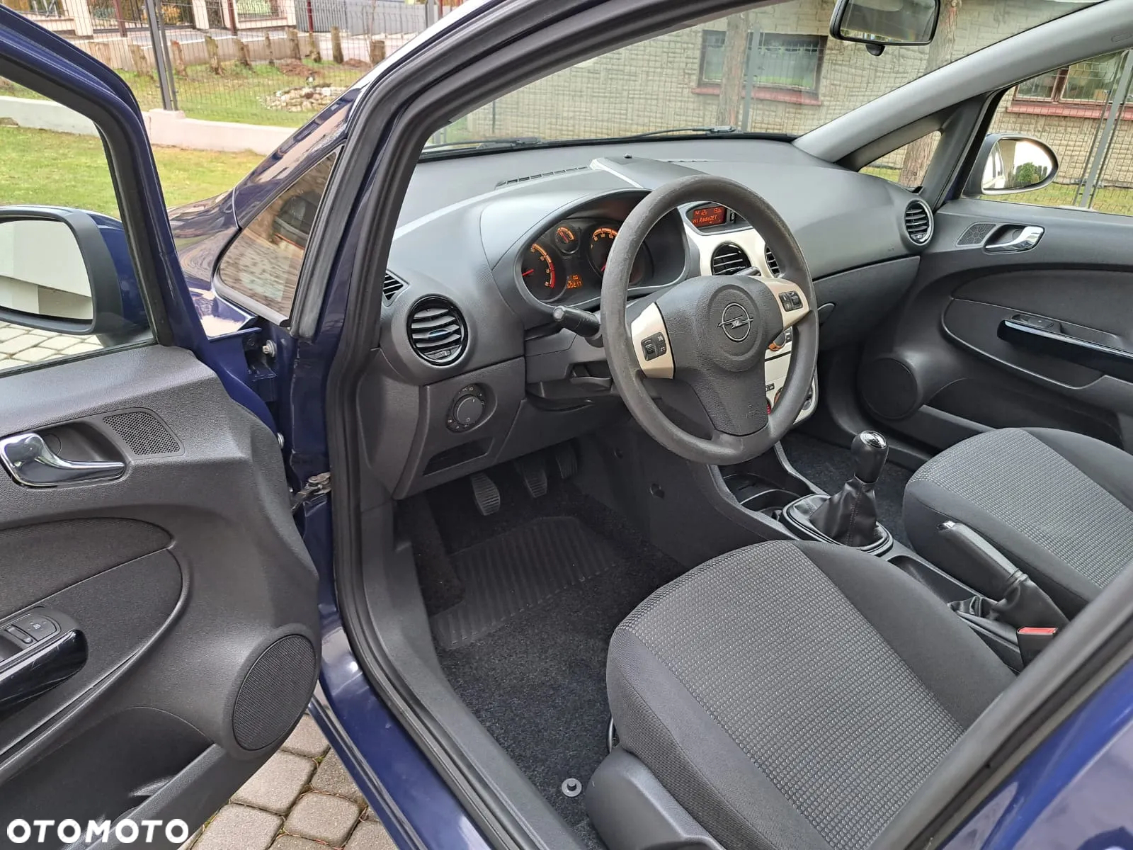 Opel Corsa 1.2 16V Essentia - 12