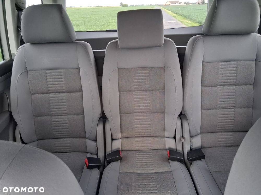 Volkswagen Touran 2.0 TDI DPF Highline - 11