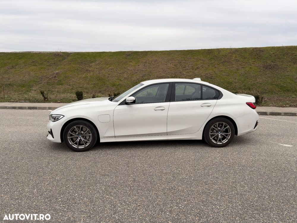 BMW Seria 3 330e Aut. - 3