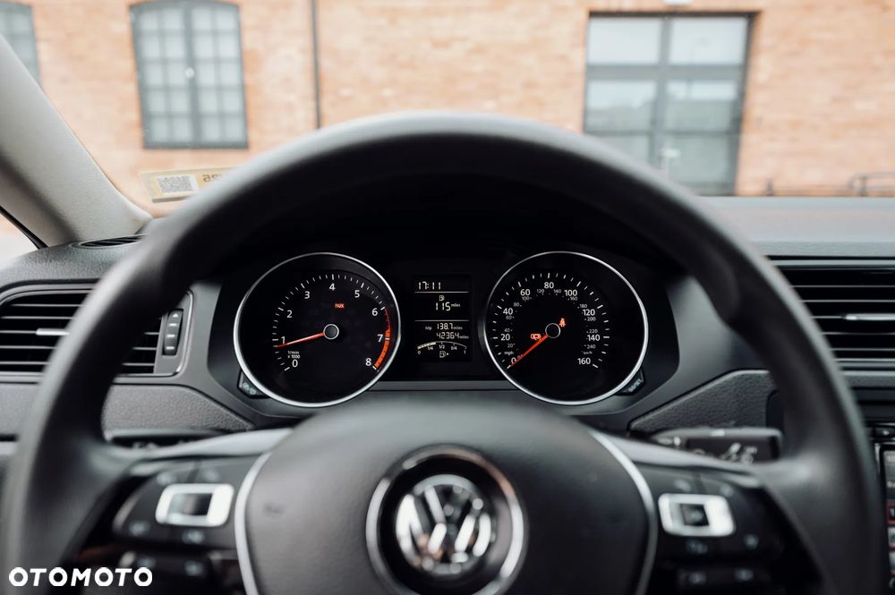Volkswagen Jetta - 23