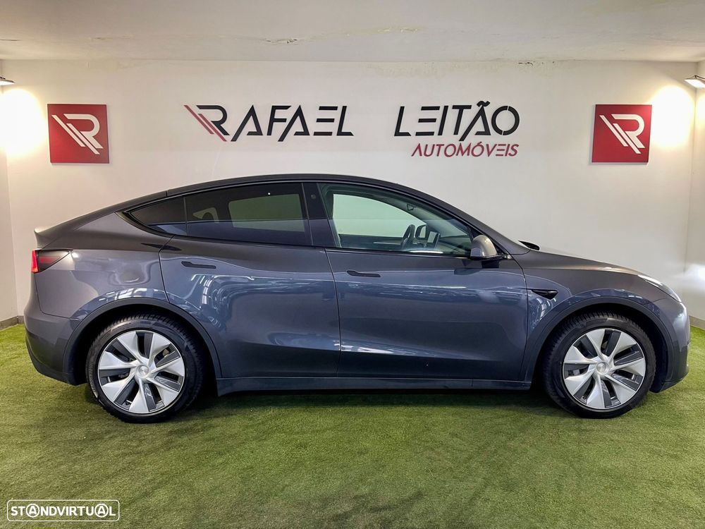 Tesla Model Y Long Range Dual Motor AWD - 8