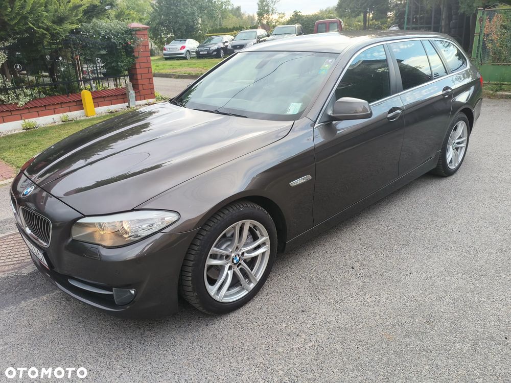 BMW Seria 5 523i Sport-Aut - 2
