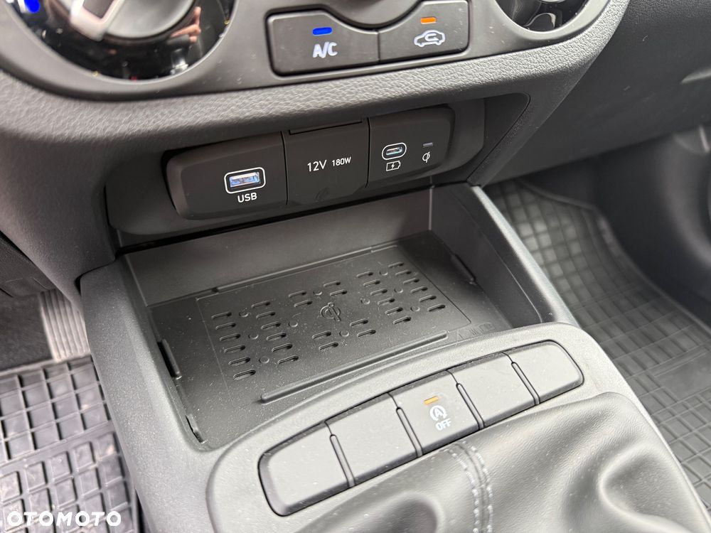 Hyundai i10 1.0 Fifa World Cup Edition - 26