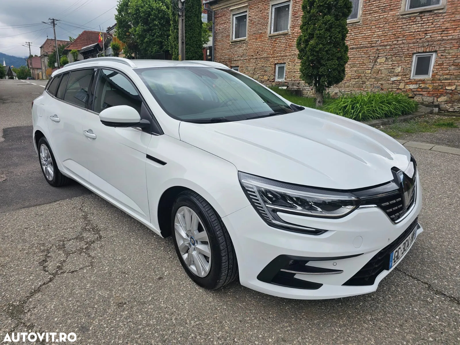Renault Megane Grandtour E-TECH Plug-in 160 BUSINESS EDITION - 3