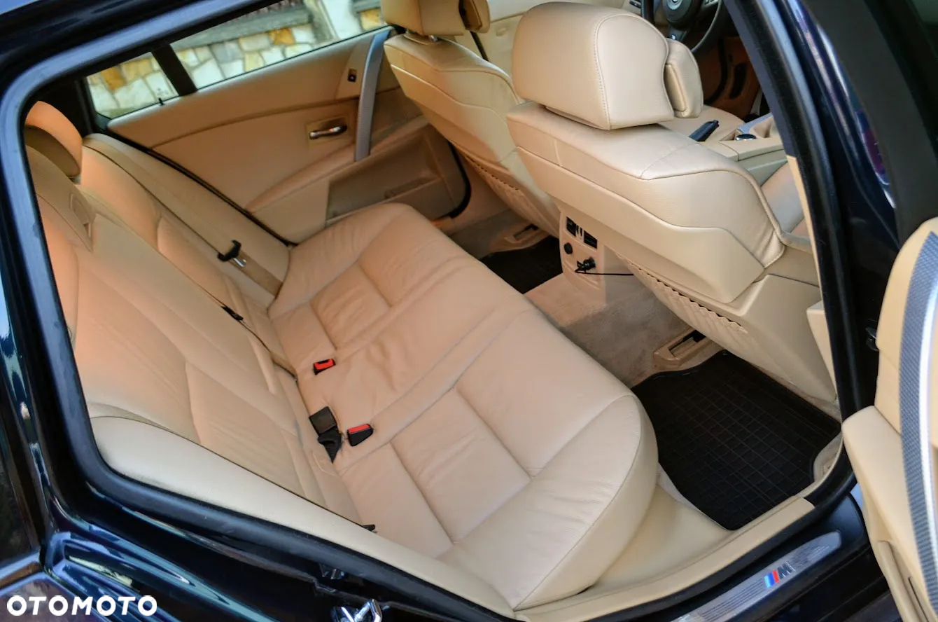 BMW Seria 5 525i Touring - 25