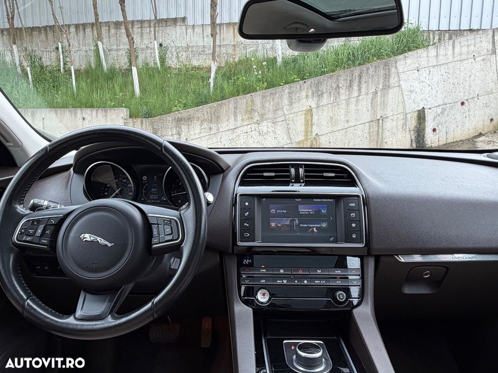 Jaguar F-Pace 20d AWD Prestige - 13