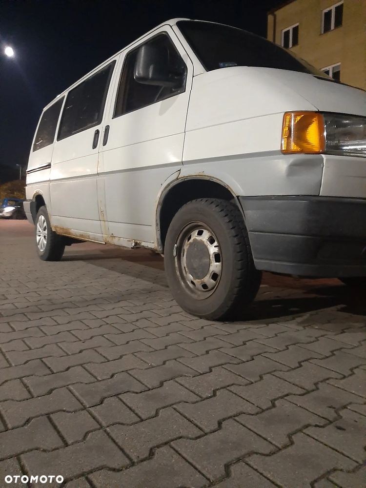 Volkswagen Caravelle - 12