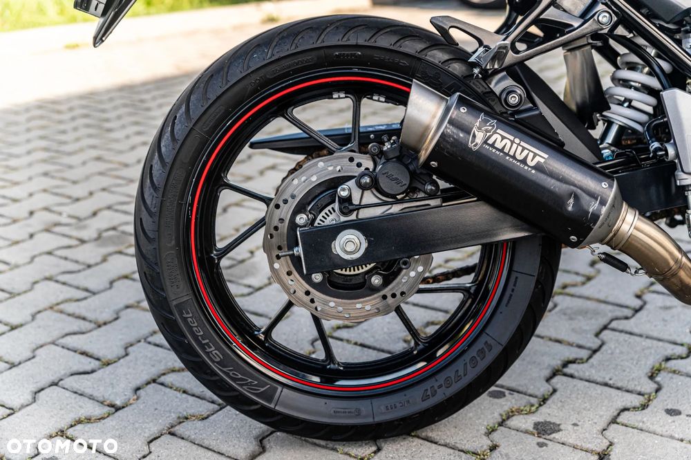 Suzuki GSX-R - 25