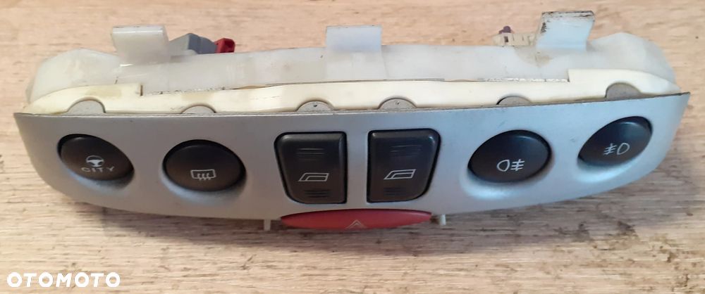 PRZEŁĄCZNIK PANELU ŚRODKOWEGO FIAT PUNTO II FL - 1