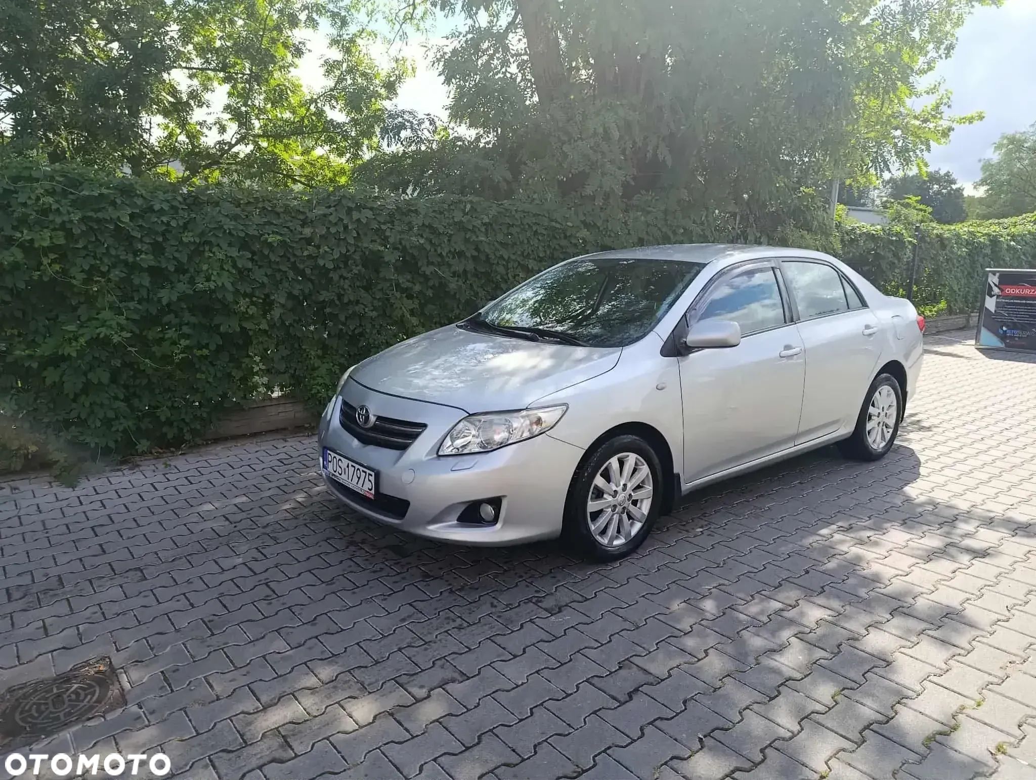 Toyota Corolla - 1