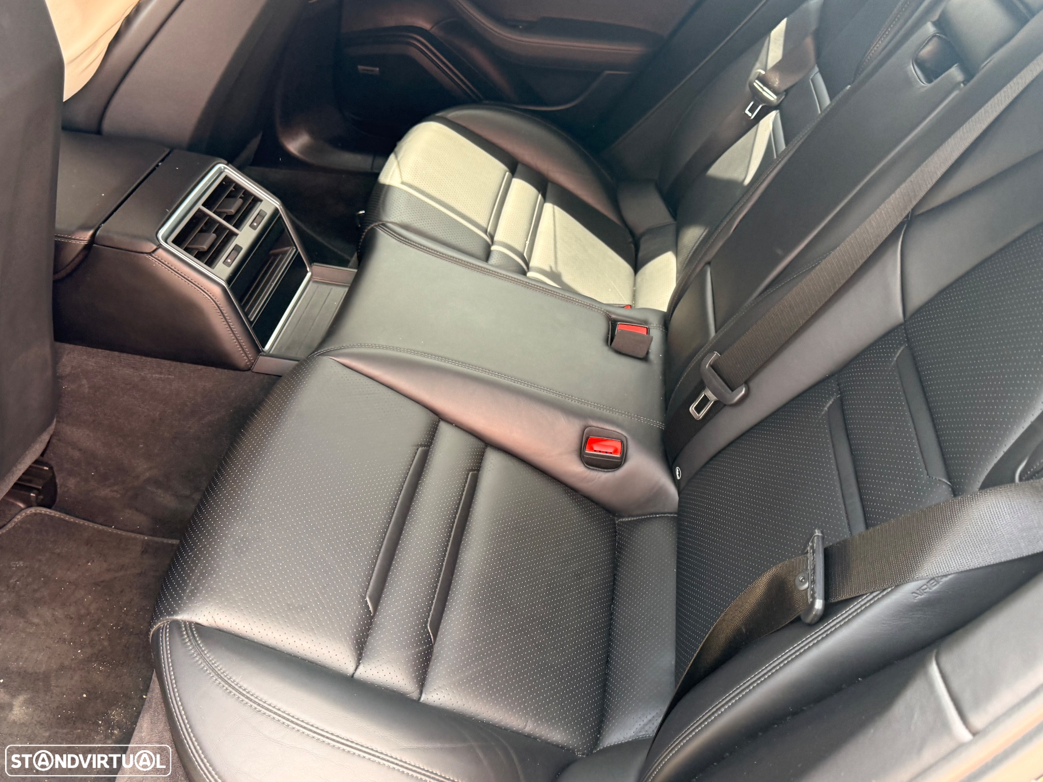 Porsche Panamera Sport Turismo 4 E-Hybrid 10 Years Edition - 11