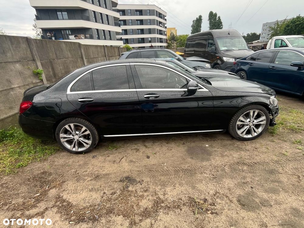 Mercedes-Benz Klasa C 300 7G-TRONIC AMG Line - 2
