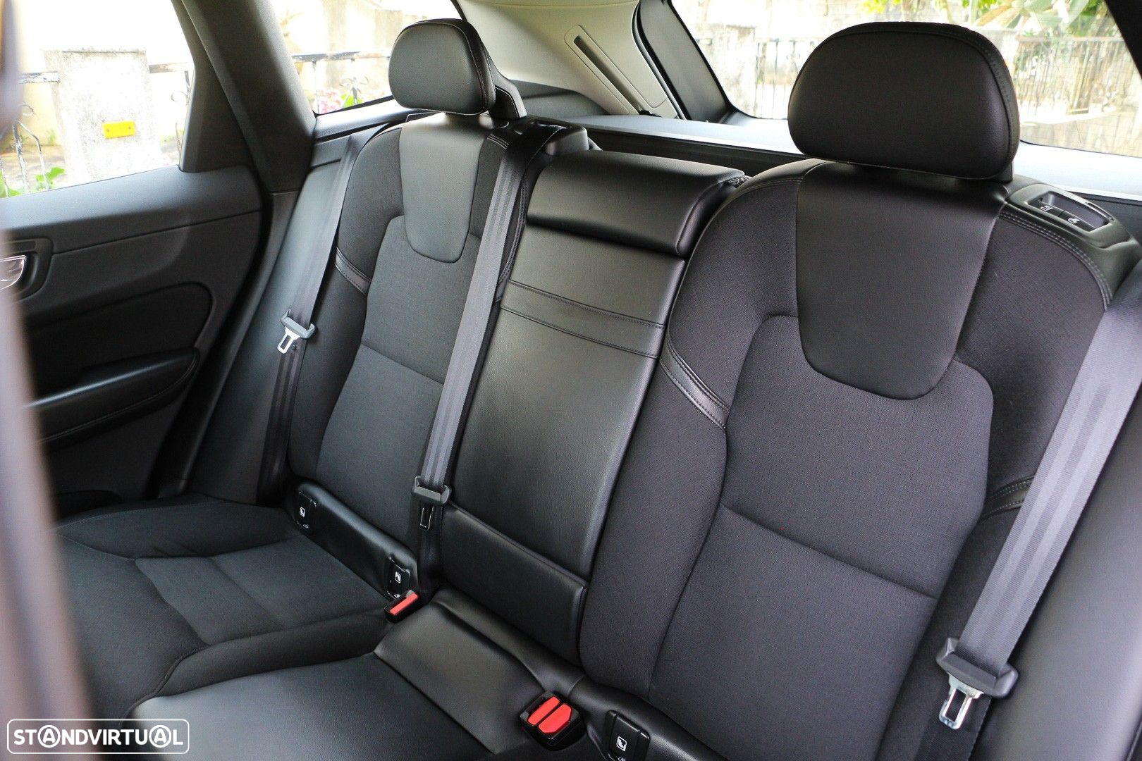 Volvo XC 60 2.0 T8 PHEV Momentum AWD - 38