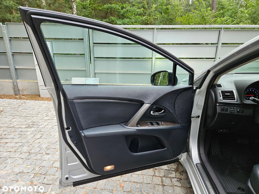 Toyota Avensis 1.8 Premium EU5 MS - 14