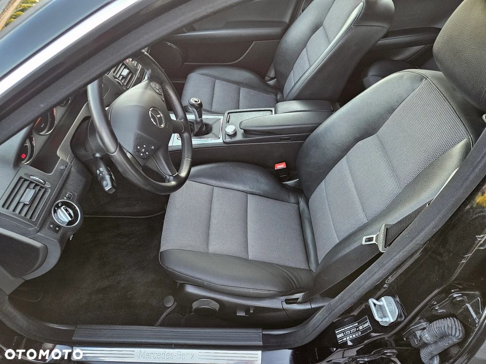 Mercedes-Benz Klasa C 180 CGI BlueEFFICIENCY Avantgarde - 8