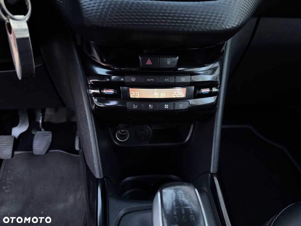 Peugeot 2008 PureTech 110 Style - 19