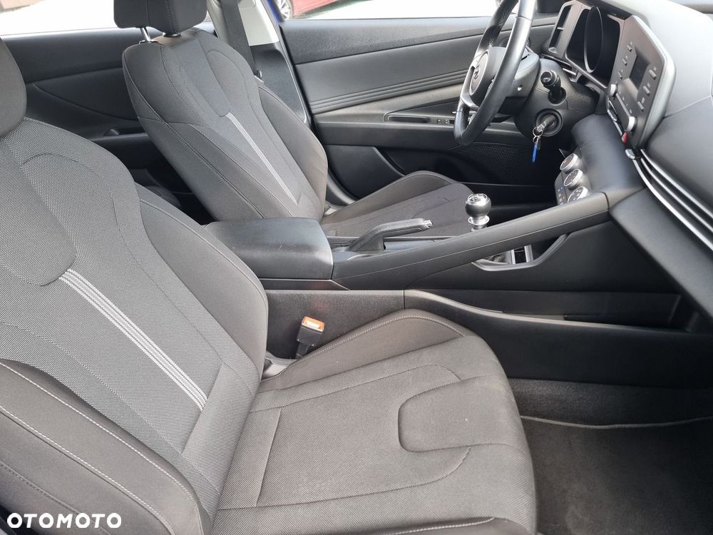 Hyundai Elantra 1.6 Modern - 19