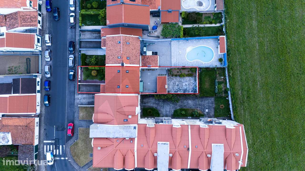Moradia T4 com Garagem, Ampla Área Exterior e Potencial de Investiment - Grande imagem: 3/60