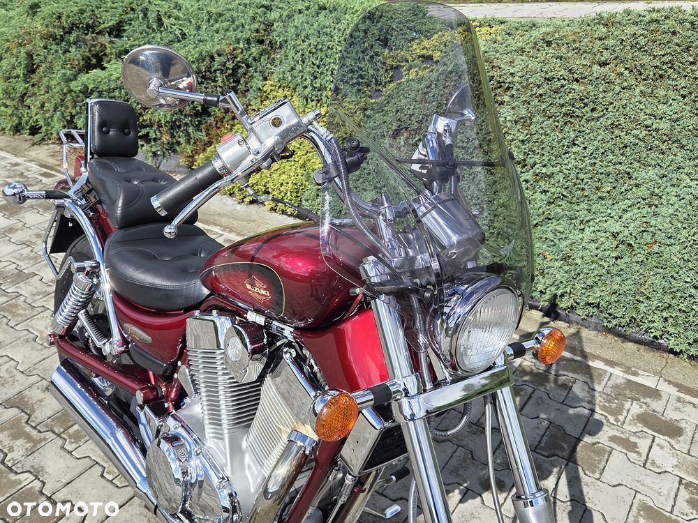 Suzuki Intruder - 13