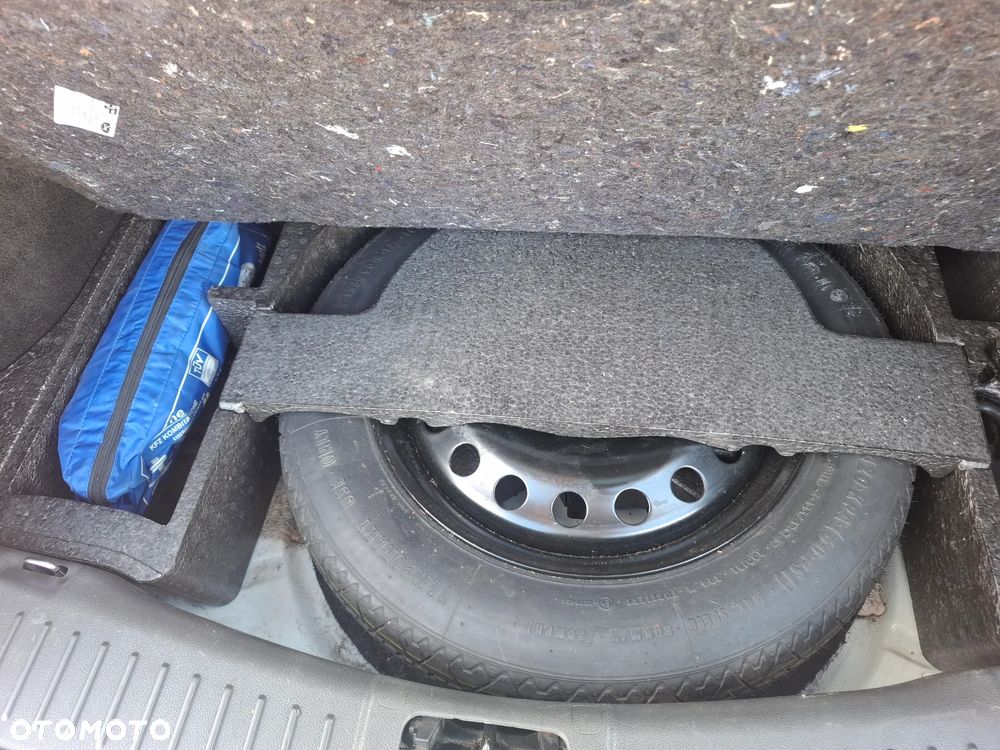Ford Kuga 2.0 TDCi 2x4 Titanium - 25