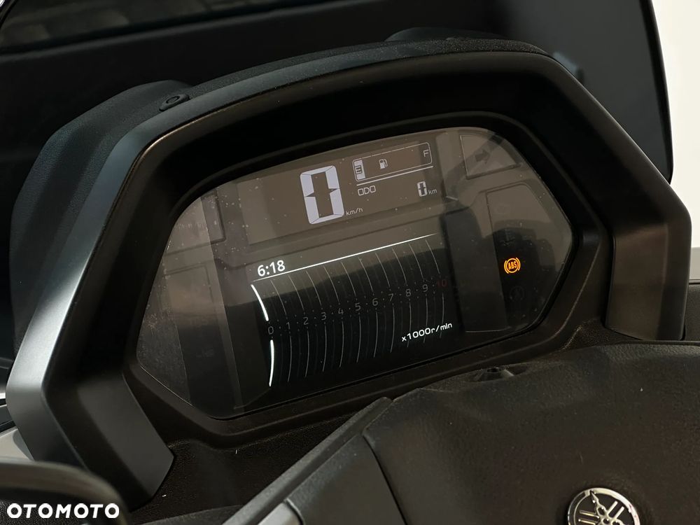 Yamaha NMAX - 11