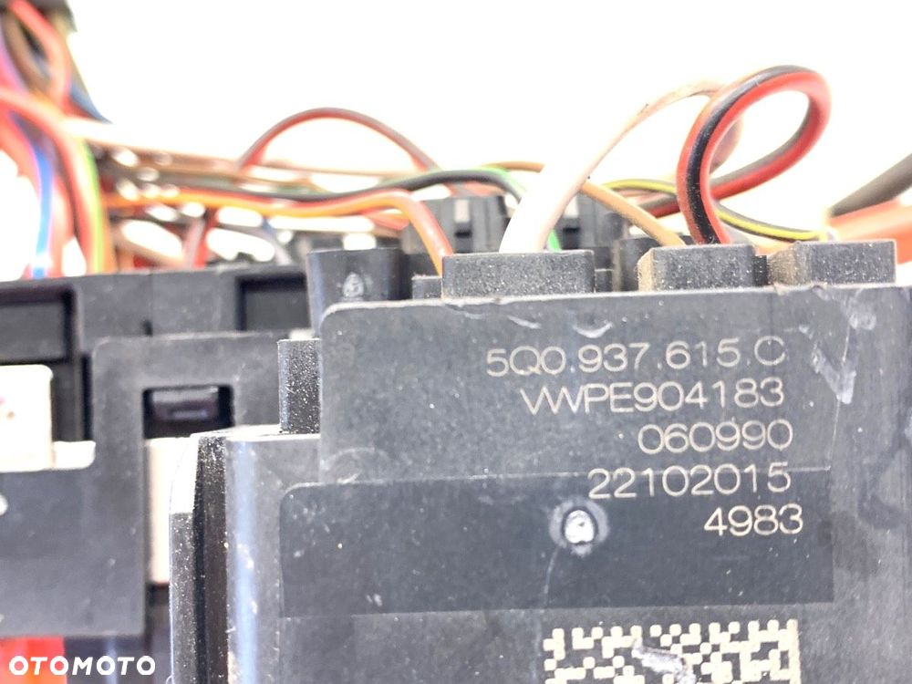 SKRZYNKA BEZPIECZNIKÓW  VW GOLF VII (5G1, BQ1, BE1, BE2) 2012 - 2022 e-Golf 85 kW [115 KM] - 4