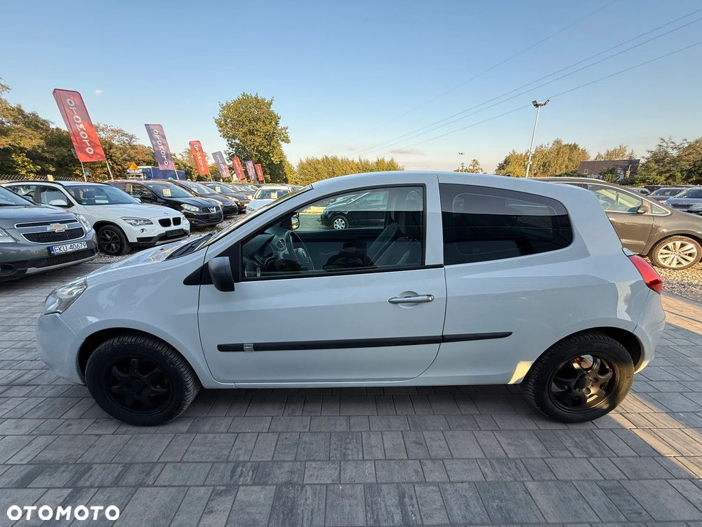 Renault Clio 1.2 16V 75 Authentique - 4