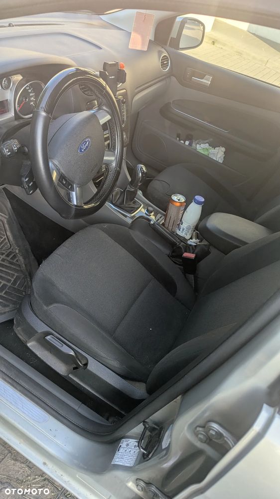 Ford Focus 1.6 Ghia - 12