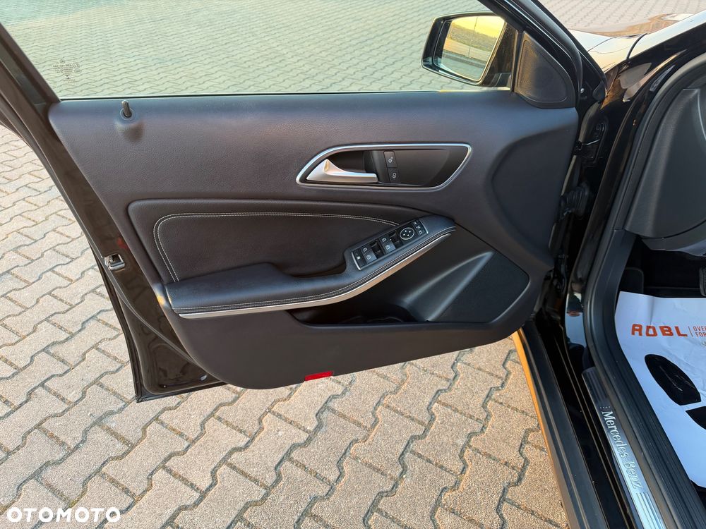 Mercedes-Benz GLA 200 7G-DCT - 13