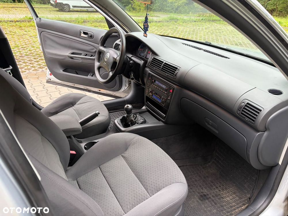Volkswagen Passat 1.6 - 10
