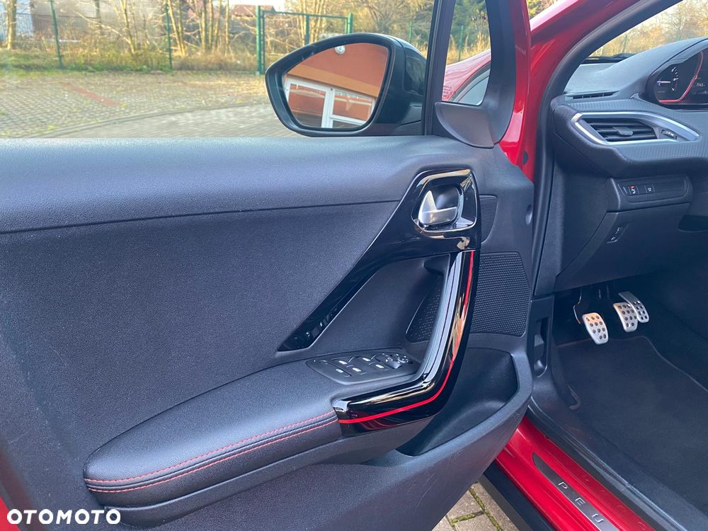 Peugeot 2008 1.2 PureTech GT Line S&S - 28